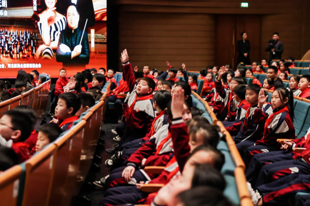 让中小学生走进丝绸之路国际艺术交流中心歌剧院，参加国家大剧院“艺术第一课”文明观演礼仪普及活动